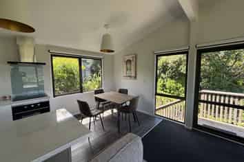 Upper Flat/13A Palm Grove, Belmont