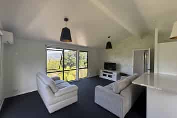 Upper Flat/13A Palm Grove, Belmont