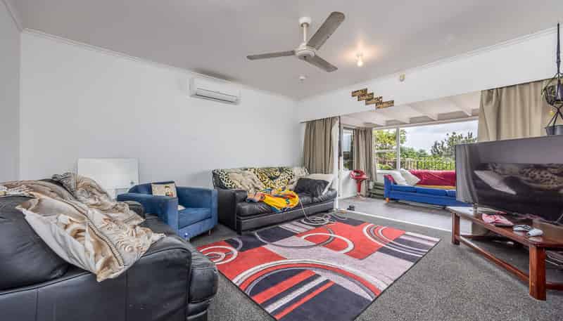 453 Scenic Drive, Waiatarua