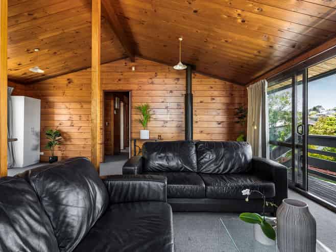 375 Welcome Bay Road, Welcome Bay