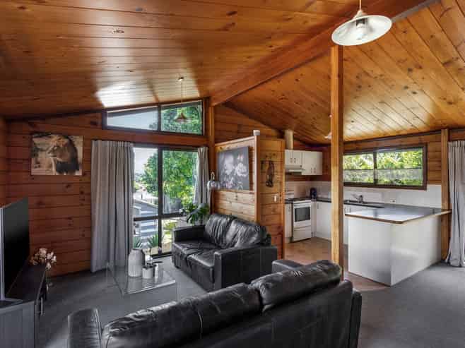 375 Welcome Bay Road, Welcome Bay