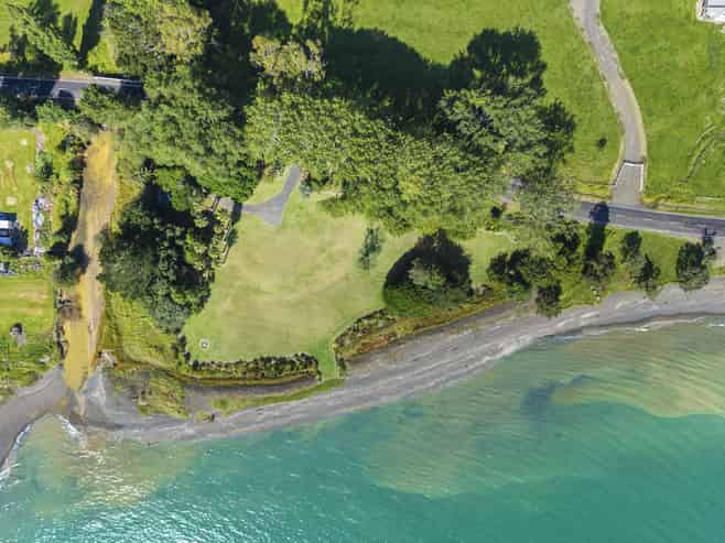 1650 East Coast Road, Whakatiwai