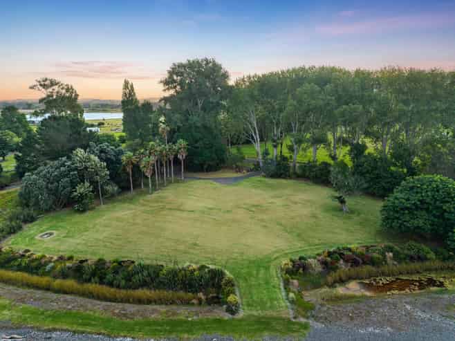 1650 East Coast Road, Whakatiwai