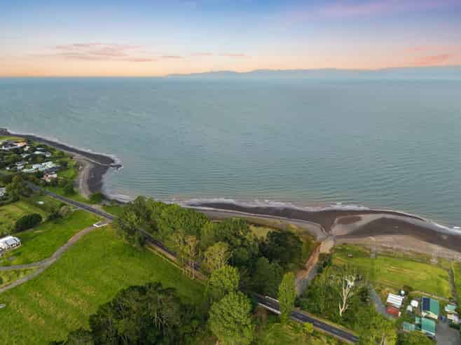 1650 East Coast Road, Whakatiwai
