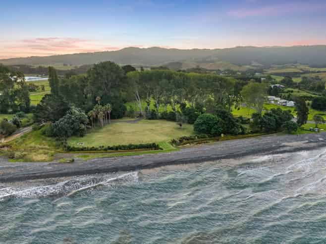 1650 East Coast Road, Whakatiwai
