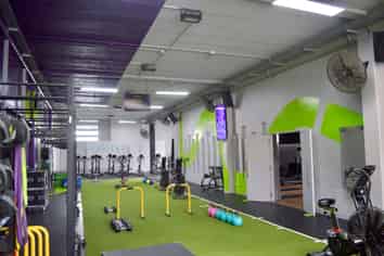 Versatile Showroom with Excellent Exposure