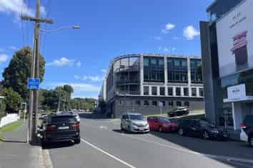 Light-Filled Modern Workspace