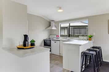 6/55 Tuhikaramea Road, Dinsdale