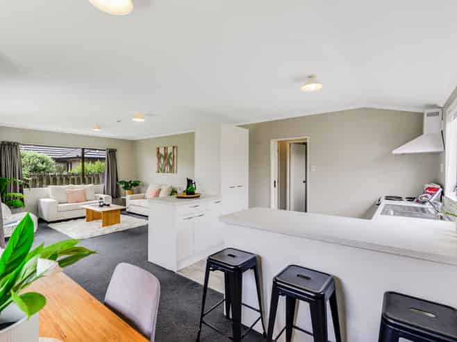 6/55 Tuhikaramea Road, Dinsdale