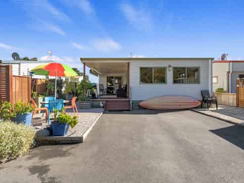 BV11/70 Beach Road, Tahunanui