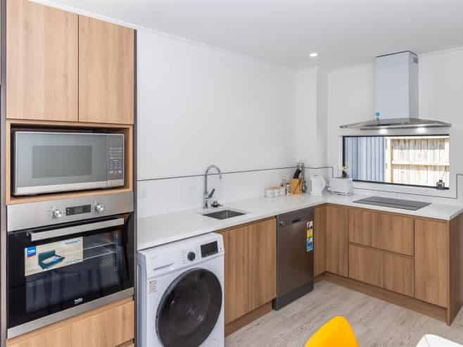 2/18 May Street, Hamilton East