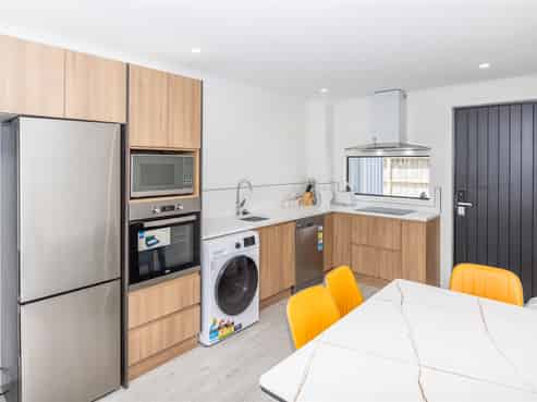 2/18 May Street, Hamilton East