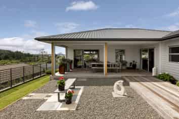 111 Oteki Park Drive, Welcome Bay