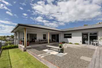 111 Oteki Park Drive, Welcome Bay