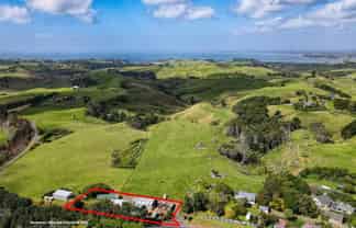 2160 Awhitu Road, Pollok