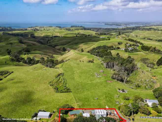 2160 Awhitu Road, Pollok