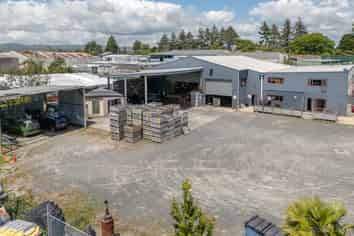 Mid-Size Warehouse Building & Economical  Rent