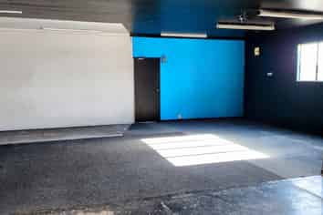 Mid-Size Warehouse Building & Economical  Rent