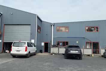 Mid-Size Warehouse Building & Economical  Rent