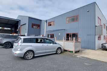 Mid-Size Warehouse Building & Economical  Rent