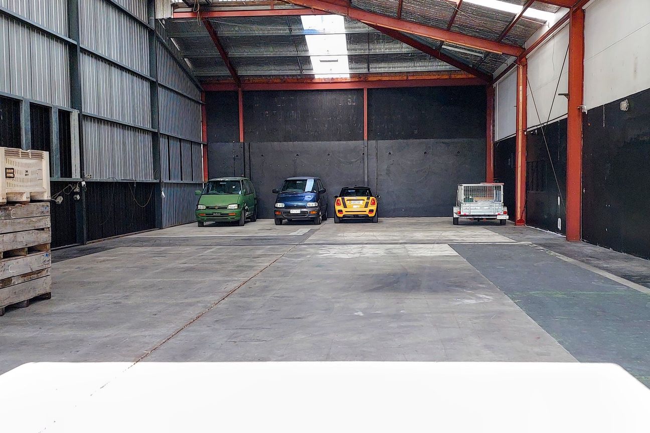 Mid-Size Warehouse Building & Economical Rent - Vista 2