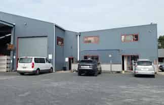 Mid-Size Warehouse Building & Economical  Rent
