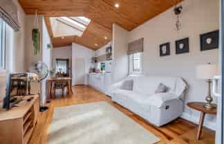 40 Shamrock Street, Takaro