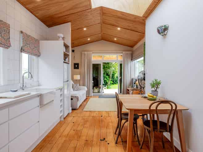 40 Shamrock Street, Takaro