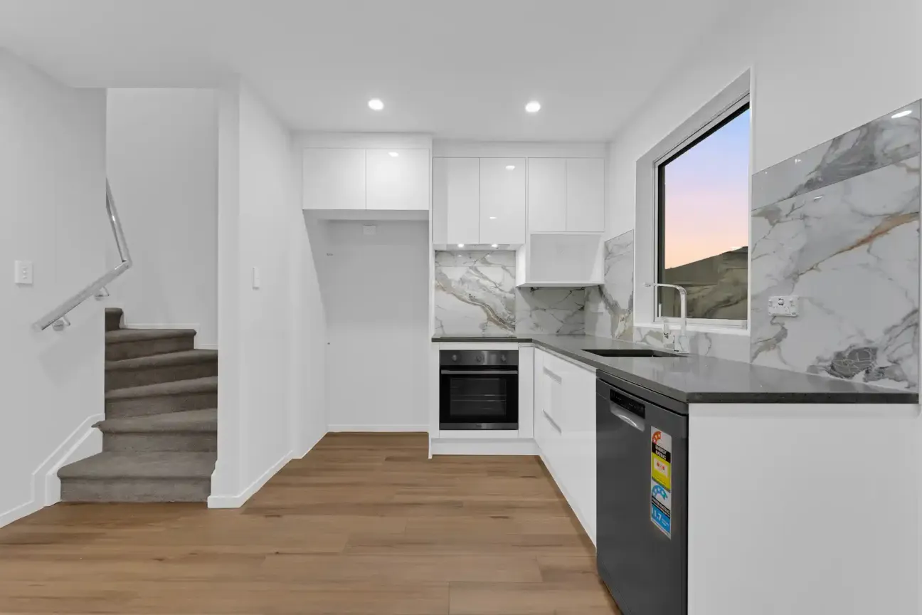 Smart Design Meets Location | Brand New 3 Bed + Study - Bild 5