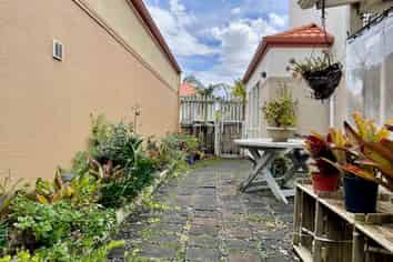 6 Dainton Place, New Lynn