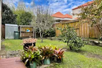 6 Dainton Place, New Lynn