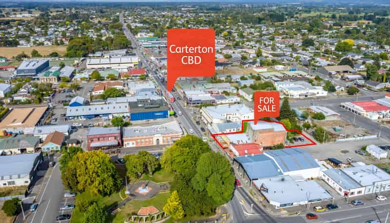 83-87 High Street North, Carterton