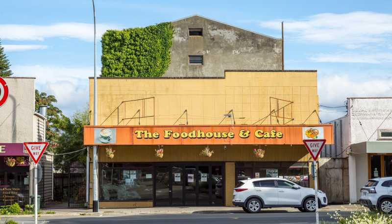 83-87 High Street North, Carterton