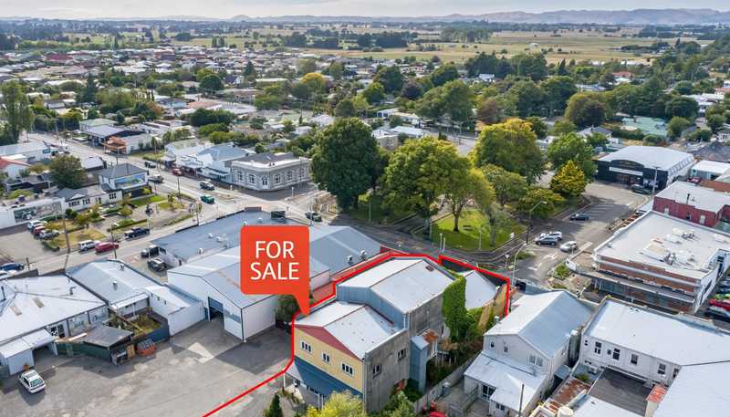 83-87 High Street North, Carterton
