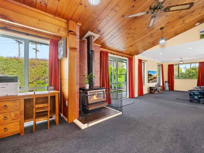 1 School Road, Riverlands