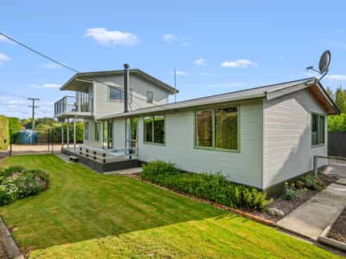 1 School Road, Riverlands