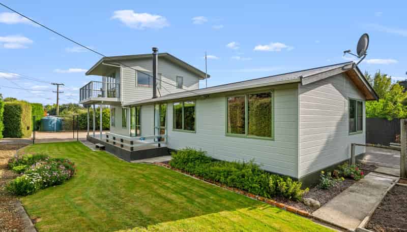 1 School Road, Riverlands