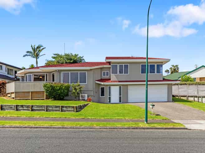 44 Sapphire Drive, Hairini