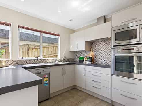 44 Sapphire Drive, Hairini