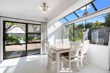 1/33 Curacao Place, Half Moon Bay