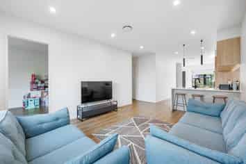 6 Coast Garden Drive, Hobsonville