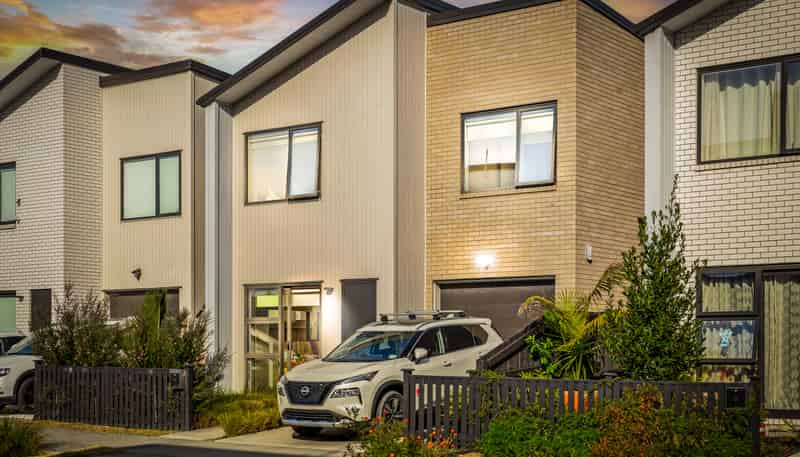 6 Coast Garden Drive, Hobsonville