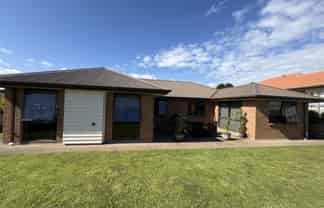 2 Alva Glen Place , Pyes Pa