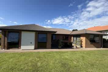 2 Alva Glen Place , Pyes Pa