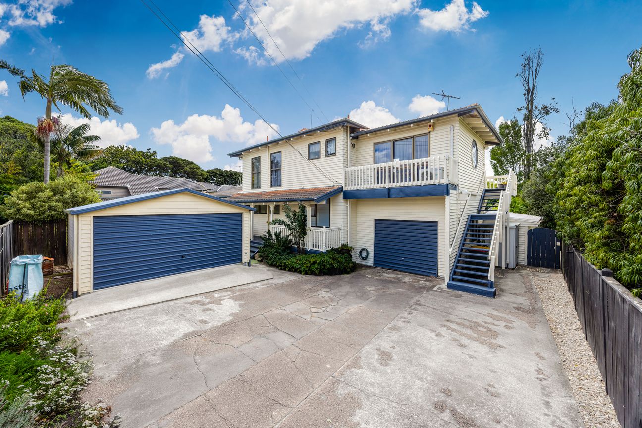Perfect for Extended Family with Water Views - Aanzicht 2
