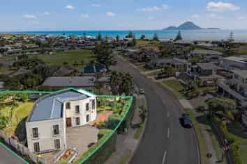 19 Ocean View Road, Coastlands