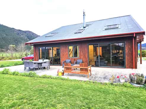 72 Hotham Street, Murchison