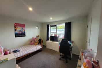 100 Dunbeath Crescent, Kew