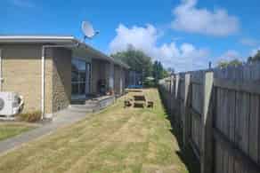 100 Dunbeath Crescent, Kew