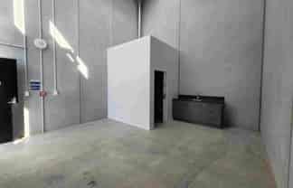 32 sqm Self-Contain Workshop with 2 Carparks